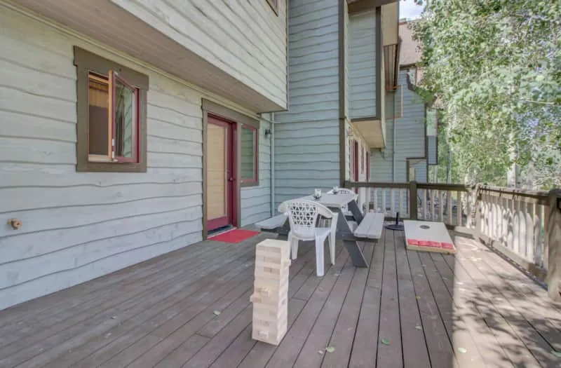 Back deck with picnic table and games