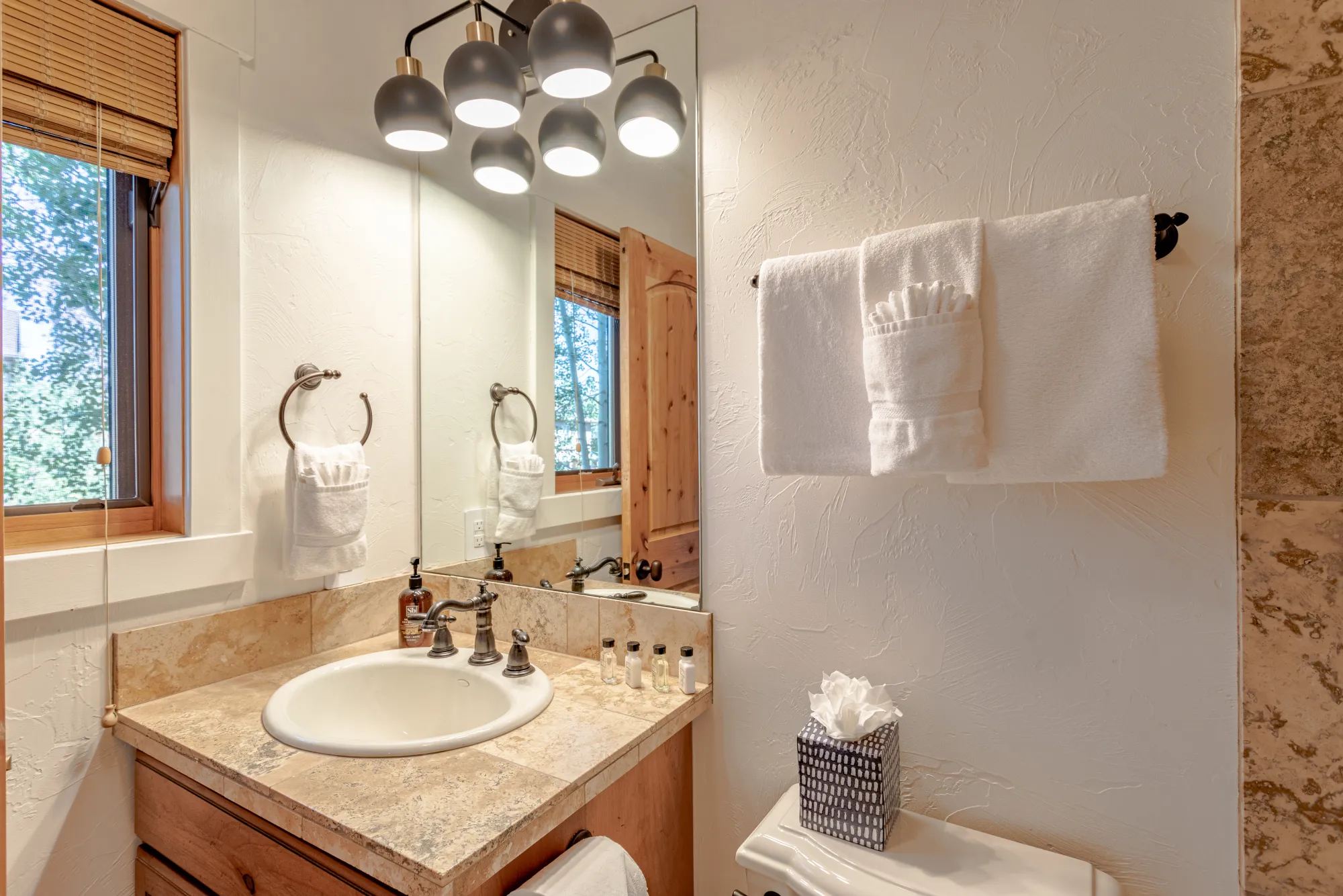 Queen ensuite bath